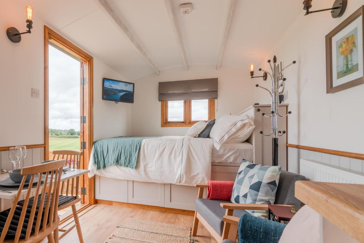 Outbak Shepherds Hut Cheltenham Exterior foto
